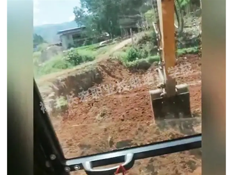 德宏挖机学员就业实拍
