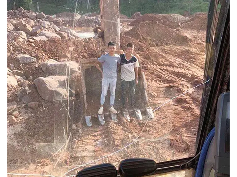 挖机培训学校学员现场教学