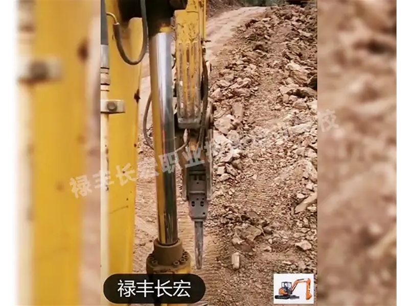 蒙自挖机学员就业实拍